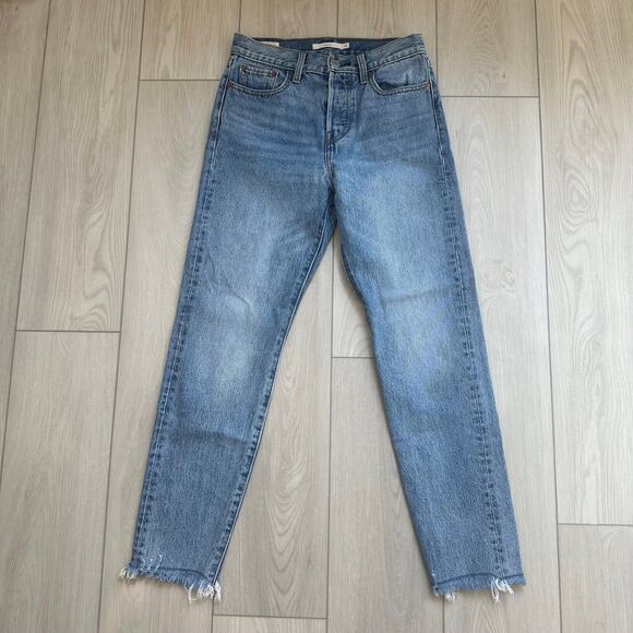 Levi's Premium Wedgie Icon Fit Ankle light wash denim jeans 25 - Picture 2 of 5